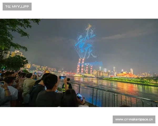 重庆无人机灯光秀点亮夜空 展现城市魅力与科技融合之美 重庆无人机灯光秀点亮夜空 展现城市魅力与科技融合之美